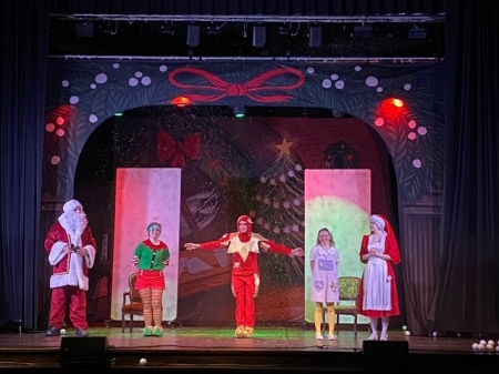 WYJAZD DO CHEŁMNA NA PRZEDSTAWIENIE ''ELF RATUJE ŚWIĘTA''