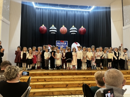 DZIEŃ BABCI I DZIADKA U ''DELFINKÓW'' I ''KOLIBERKÓW''