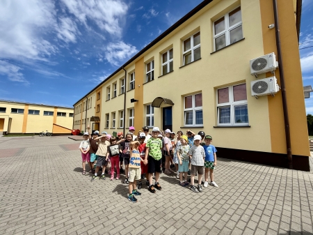 WIZYTA ''KANGURÓW'' I ''ŻYRAF'' W SZKOLE